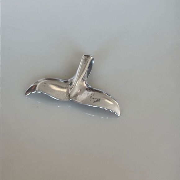 SS whale tail pendant - Picture 1 of 3